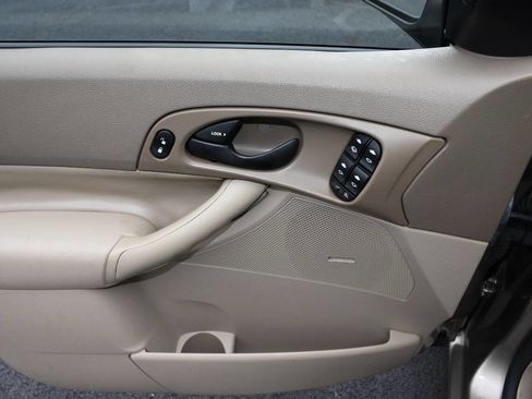 Used 2005 Ford Focus SES image 15