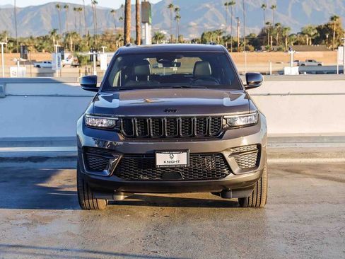 New 2025 Jeep Grand Cherokee Altitude image 3