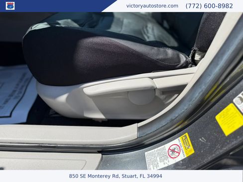 Used 2013 Toyota Corolla L FWD image 14