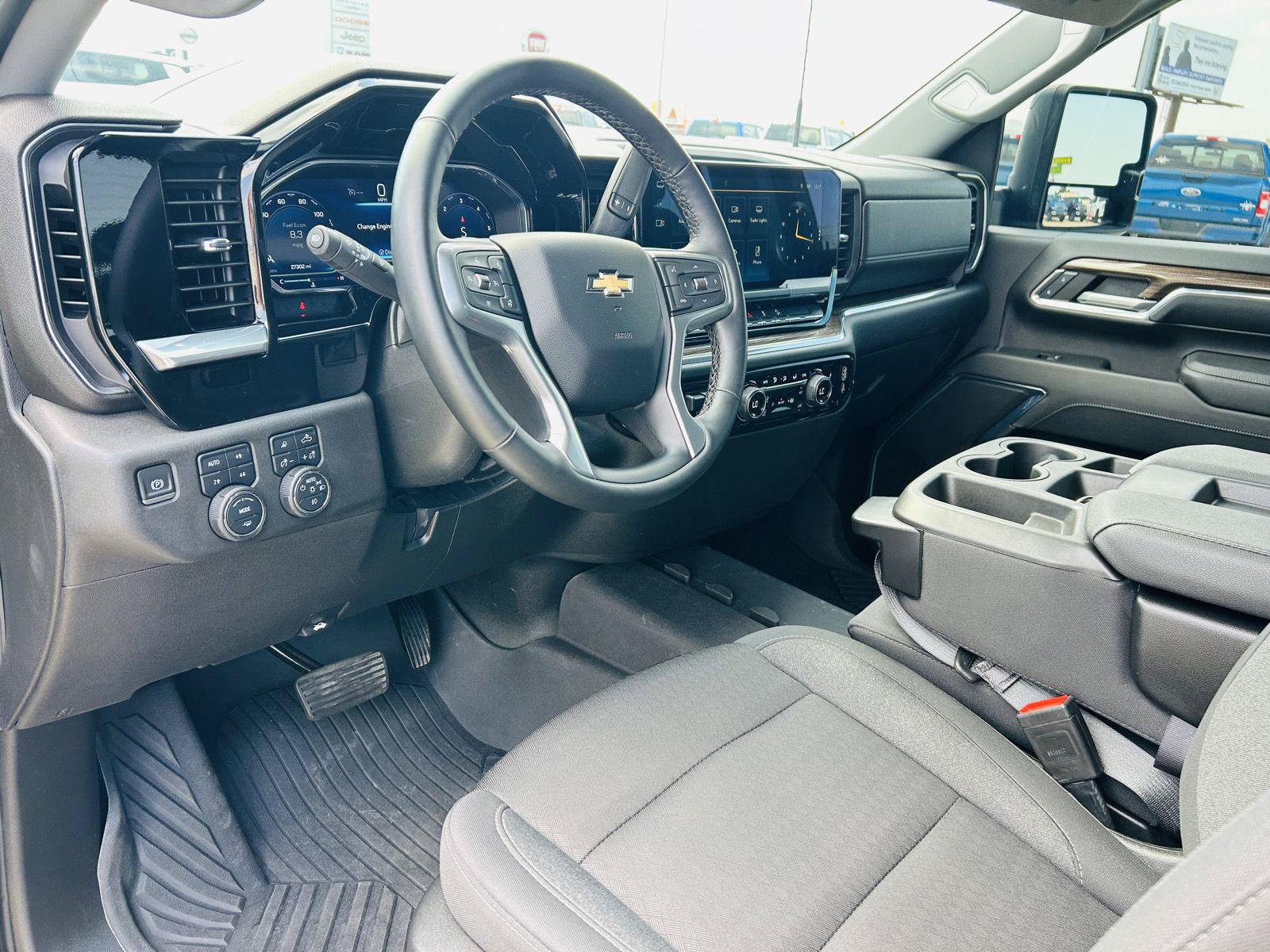 Used 2024 Chevrolet Silverado 2500 LT AWD/4WD image 11