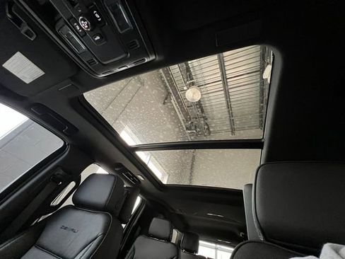 Used 2025 GMC Yukon XL Denali w/ Denali Reserve Package image 23