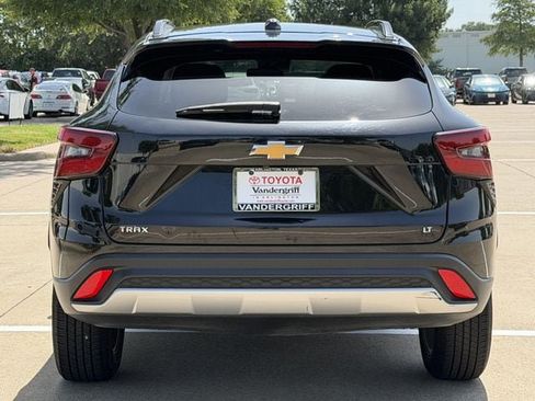 Used 2025 Chevrolet Trax LT FWD image 5