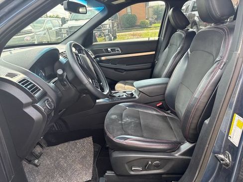 Used 2018 Ford Explorer XLT w/ Equipment Group 202A AWD/4WD image 7