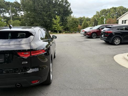 Used 2019 Jaguar F-PACE Premium image 17