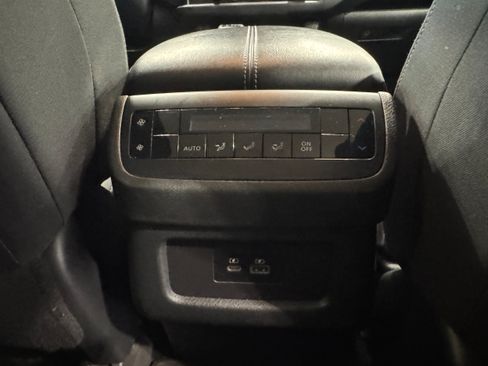 Used 2022 Nissan Pathfinder SV AWD/4WD image 13