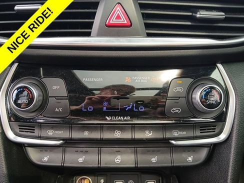 Used 2020 Hyundai Santa Fe Limited AWD/4WD image 23