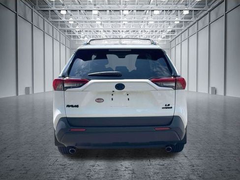 Used 2022 Toyota RAV4 LE AWD/4WD image 9