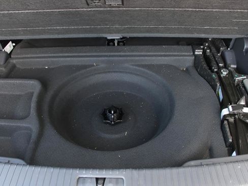 Used 2025 Volkswagen Atlas SE image 11