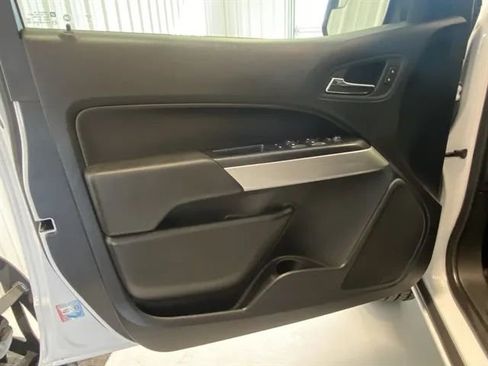 Used 2022 Chevrolet Colorado LT w/ LT Convenience Package AWD/4WD image 8
