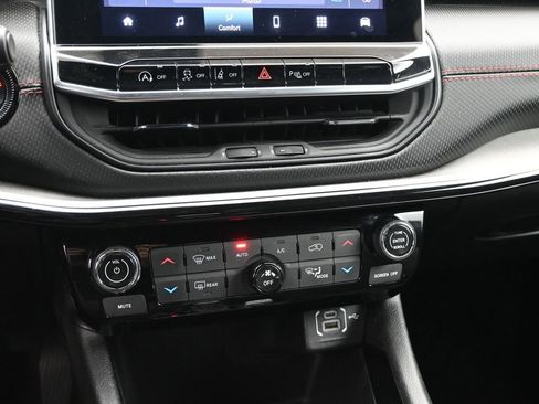 Used 2025 Jeep Compass Trailhawk w/ Trailer Tow Group image 20