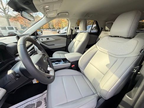 New 2025 Ford Explorer Active w/ Active Comfort Package image 15