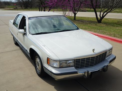 Used 1993 Cadillac Fleetwood Sedan image 20