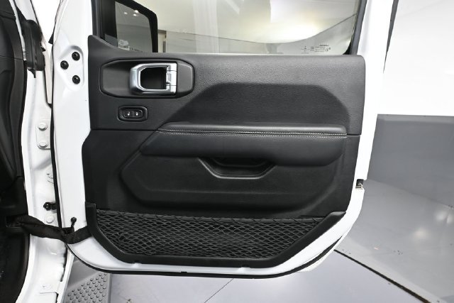 Used 2019 Jeep Wrangler Unlimited Sahara AWD/4WD image 36