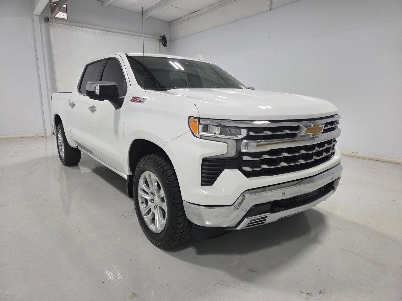 Used 2024 Chevrolet Silverado 1500 LTZ w/ LTZ Convenience Package II AWD/4WD image 5