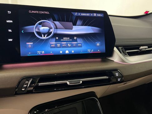 Used 2025 BMW X1 xDrive28i w/ Premium Package image 29