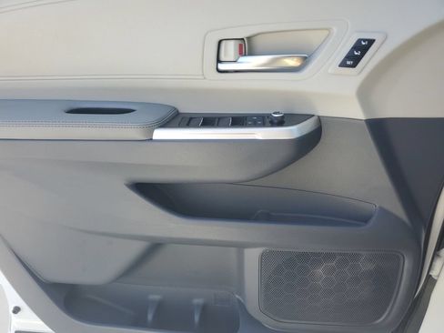 Used 2023 Toyota Sienna Limited FWD image 23