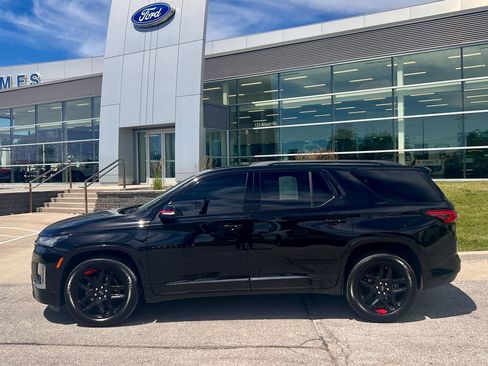 Used 2023 Chevrolet Traverse Premier w/ Redline Edition AWD/4WD image 3