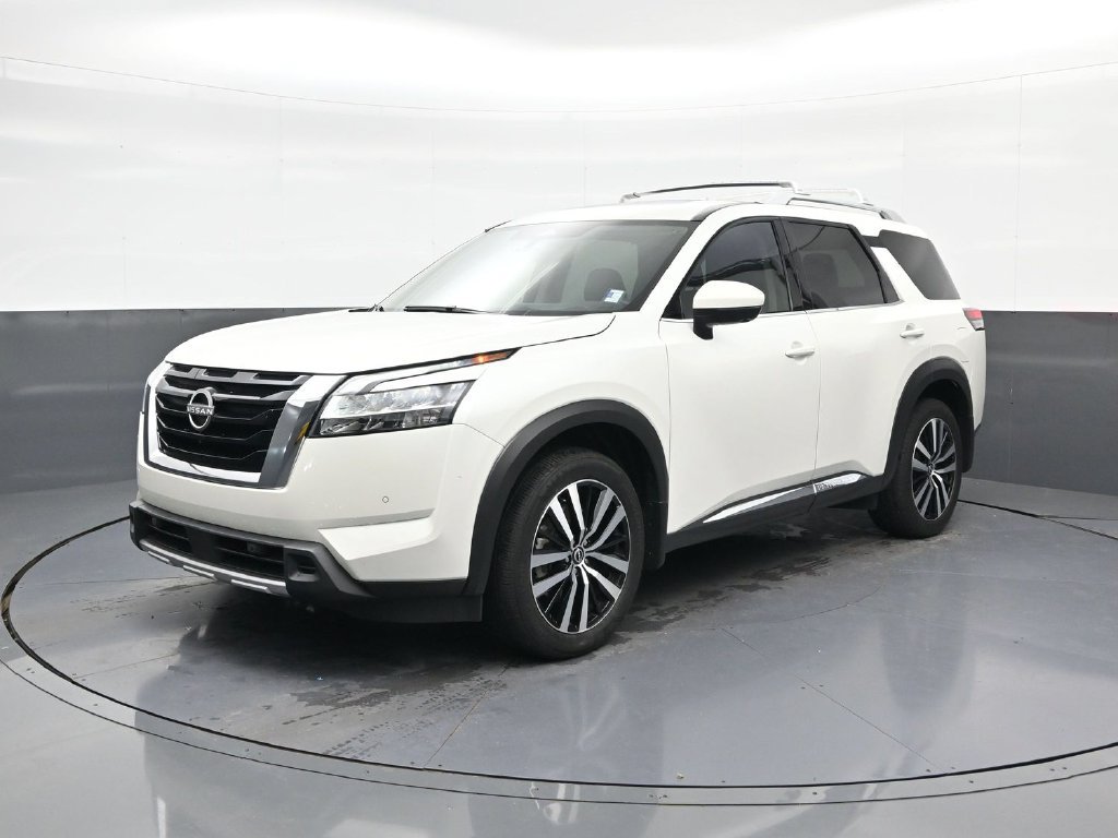 Used 2024 Nissan Pathfinder Platinum FWD image 4