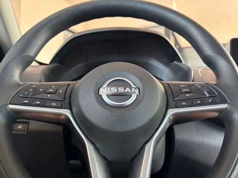 Used 2025 Nissan Altima 2.5 SV FWD image 28