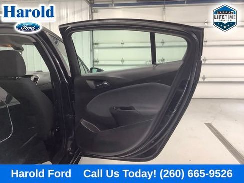 Used 2018 Chevrolet Cruze LT w/ LT Convenience Package FWD image 9