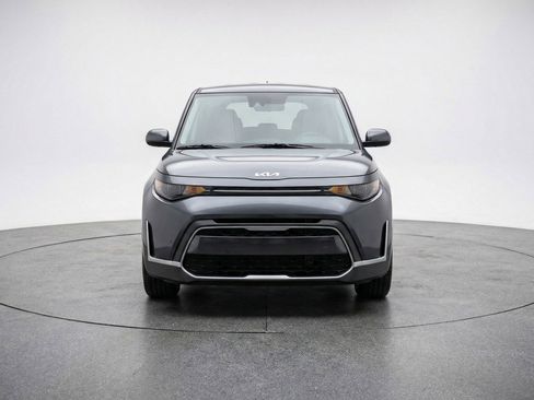 Used 2025 Kia Soul LX w/ LX Technology Package FWD image 2