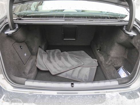 Used 2025 BMW 750e xDrive w/ Premium Package image 22