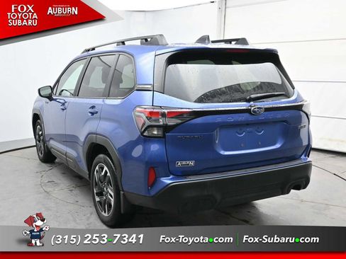 Used 2025 Subaru Forester Premium image 11