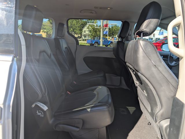 Used 2024 Chrysler Pacifica Touring-L FWD image 17