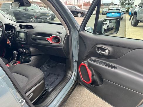 Used 2015 Jeep Renegade Trailhawk image 41