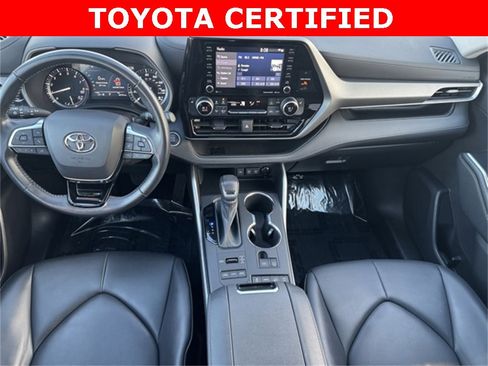 Certified 2021 Toyota Highlander XLE image 13