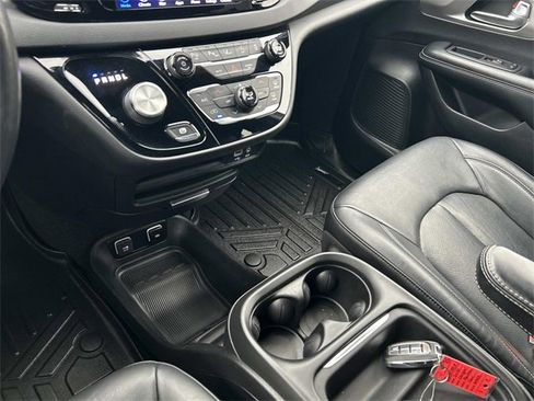 Used 2020 Chrysler Pacifica Touring-L w/ Advanced Safetytec Group image 31