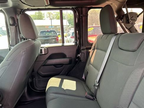 Used 2020 Jeep Wrangler Unlimited Sahara AWD/4WD image 18