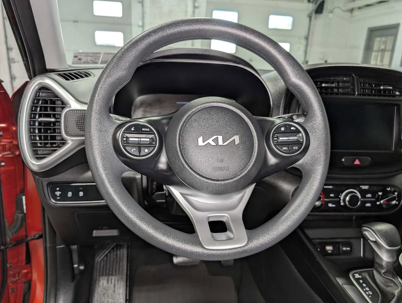 Certified 2023 Kia Soul LX w/ LX Technology Package FWD image 33