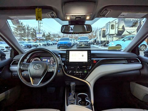 Used 2023 Toyota Camry XLE image 39
