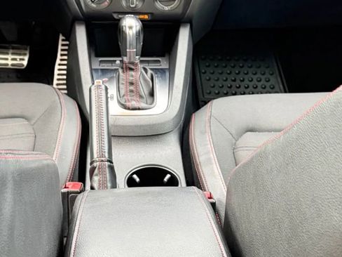 Used 2013 Volkswagen Jetta GLI image 16