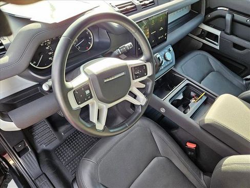 Used 2023 Land Rover Defender 130 SE image 10