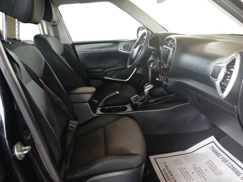 Used 2025 Kia Soul LX w/ LX Technology Package FWD image 15