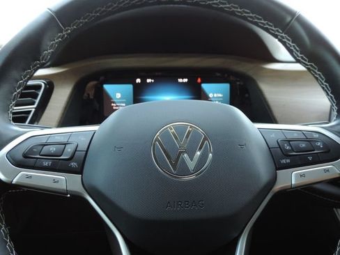 Used 2025 Volkswagen Atlas SE FWD image 31