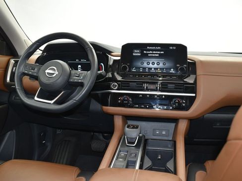 Used 2024 Nissan Pathfinder Platinum w/ Cargo Package image 32