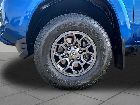 Used 2017 Toyota Tacoma SR5 w/ Tow Package AWD/4WD image 10