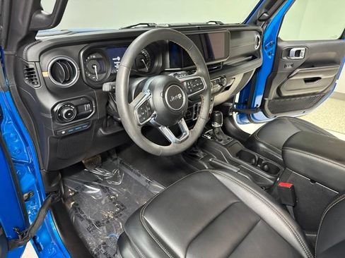 Used 2024 Jeep Wrangler Unlimited Sahara w/ Technology Group AWD/4WD image 13