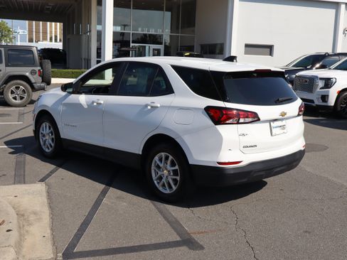 Used 2022 Chevrolet Equinox LS FWD image 8