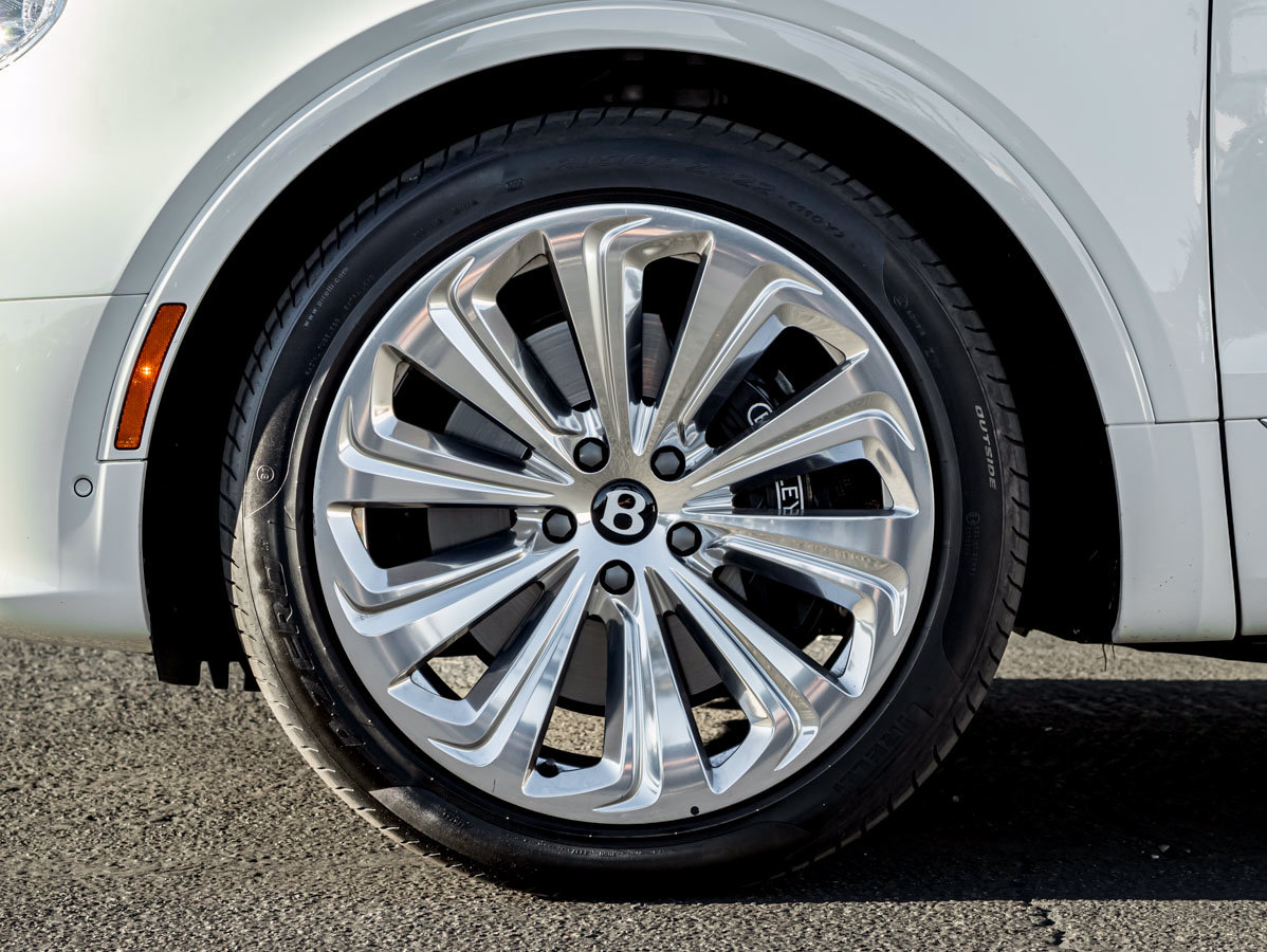 Used 2023 Bentley Bentayga AWD/4WD image 6