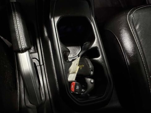 Used 2022 Jeep Wrangler Unlimited Sahara w/ Cold Weather Group image 31