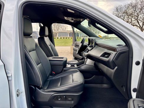 Used 2023 Chevrolet Suburban Premier image 7