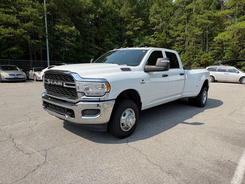 Used 2024 RAM 3500 Tradesman w/ Chrome Appearance Group AWD/4WD image 4