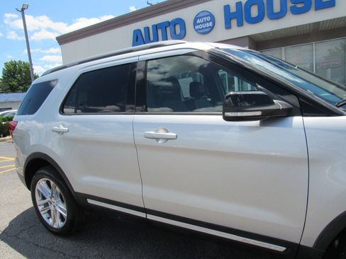 Used 2017 Ford Explorer XLT w/ Equipment Group 202A AWD/4WD image 7