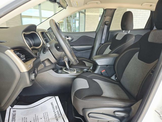 Used 2017 Jeep Cherokee Sport AWD/4WD image 11