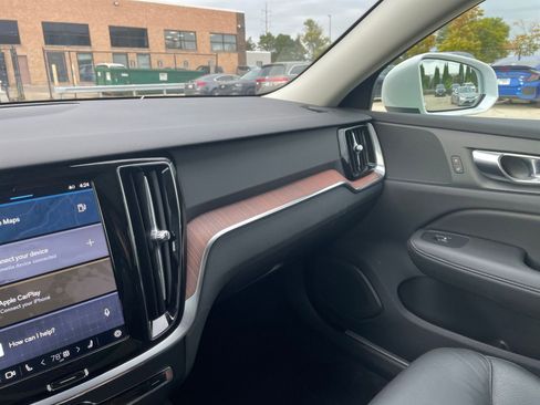 Used 2025 Volvo V60 B5 Cross Country Plus image 34