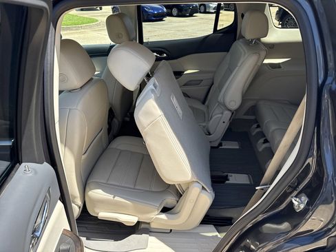 Used 2022 GMC Acadia Denali w/ Denali Technology Package image 15